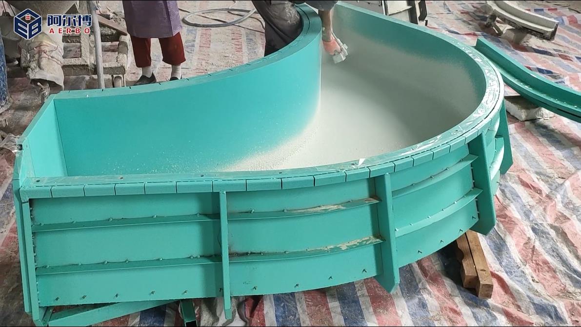 【视频】阿尔博装饰圆弧水泥坐凳用钢模制作过程